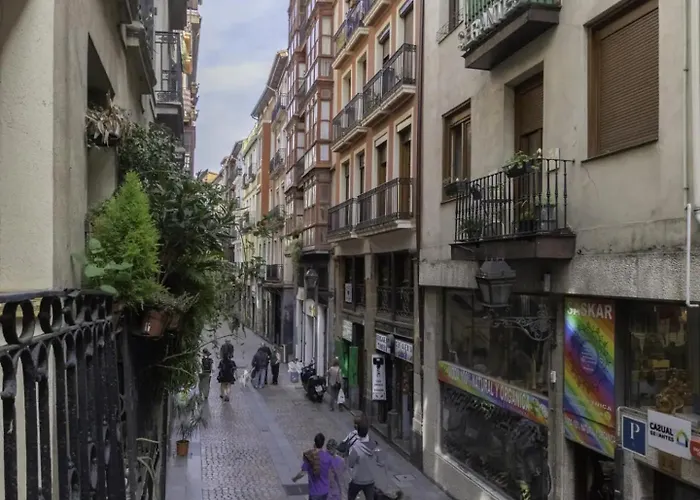 One-Bedroom Apartment Balcony City View